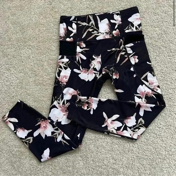 Athleta Magnolia Salutation Stash Pocket Tight Leggings - Picture 2 of 12